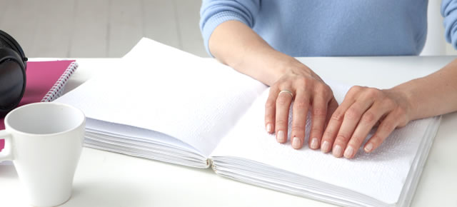 視覚に障がいのある方の支援